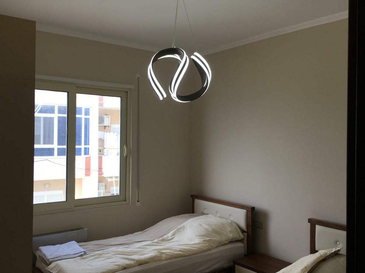 Sunny Beach Apartment Vlora Bagian luar foto